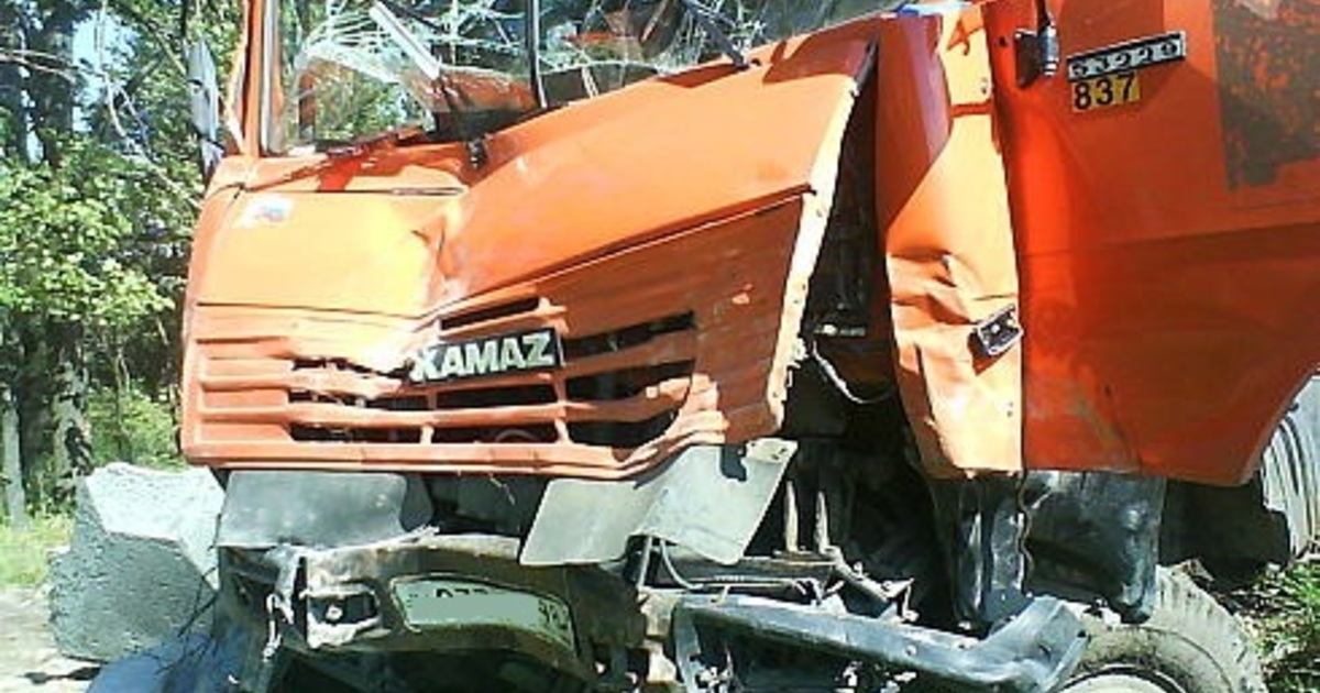 Камаз 65206 большегруз 40 рус. Камаз нео большегруз 40 рус. Разбитый камаз 53212. Сломанные камазы. Камаз 6520 авария.