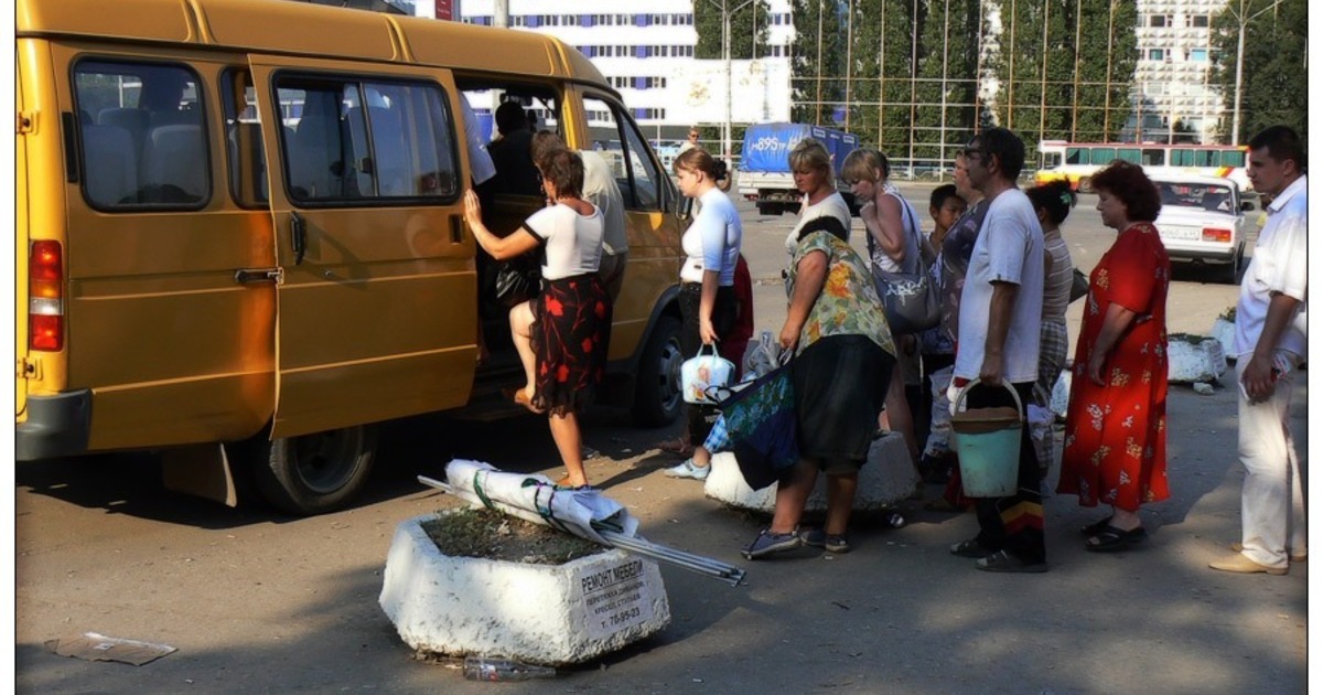 Маршрутки начинают ходить. Петровск-Забайкальский» Игорь Зарыпов. Переполненный автобус Волгоград. Газель битком. Маршрутка Газель битком.