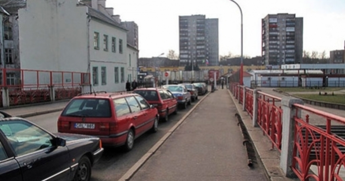 Литва начала пропускать авто. Советск Панемуне граница. Советск граница с Литвой. Советск Калининградская область граница с Литвой. Таможня Советск Калининградская.