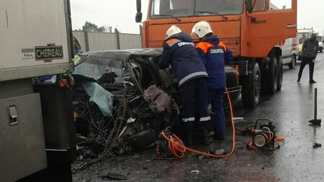 Очевидцы: на Южном обходе случилось крупное ДТП, столкнулись Toyota и Opel (фото)