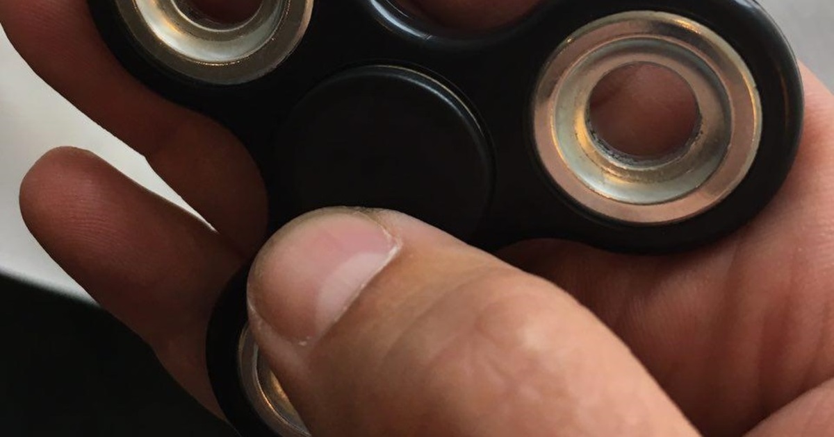 От стресса и скуки: что такое спиннер и как он раскрутился в ...