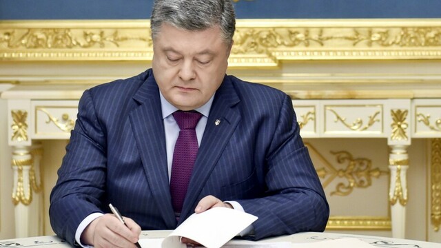 Украина ввела санкции против российских банков, в Кремле обещают защитить их интересы