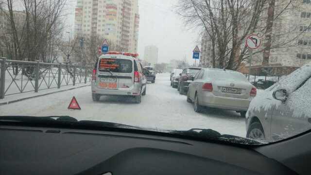 Из-за неубранных дорог во вторник в Калининграде за два часа произошло 33 аварии