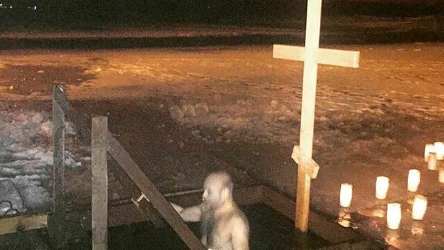 Карьер, море, пруд: калининградцы публикуют в соцсетях фото и видео с крещенских купаний