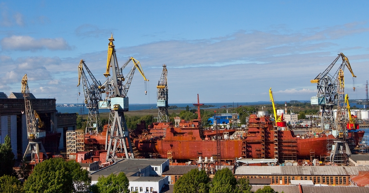 Судостроение на северо западе. Судостроительный завод Калининград. Завод янтарь Калининград. Прибалтийский судостроительный завод янтарь. Судоверфь янтарь Калининград.