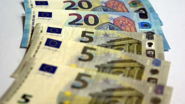 Биржевые курсы евро и доллара идут вверх