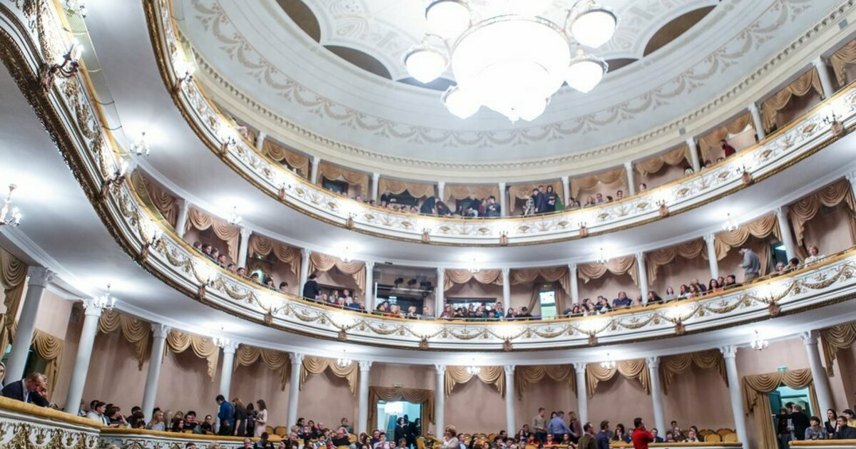 Музыкальный театр калининград. Калининградский областной драматический театр внутри. Драматический театр Калининград зал. Драмтеатр Калининград зал. Калининградский областной драматический театр основной зал.