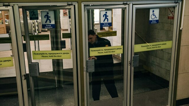 Петербургское метро частично возобновило работу