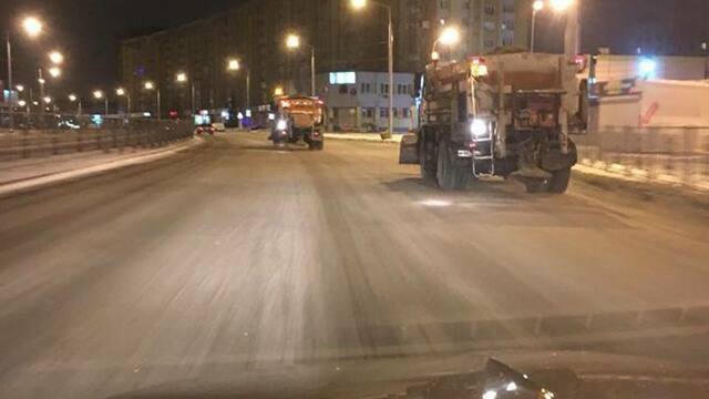 В ночь на пятницу региональная техника очистила от снега почти 200 км калининградских улиц (схема)