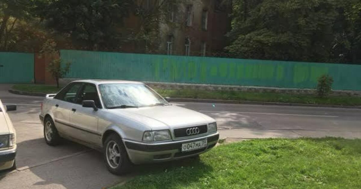 Водитель, ты судак: на ул. Герцена "Ауди" припарковали на тротуаре ...