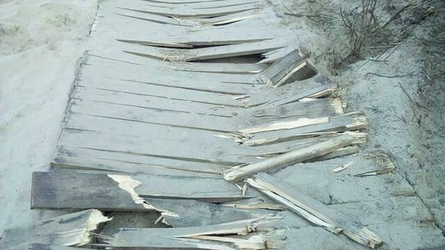 На пляже в Балтийске разломали деревянный настил (фото) 