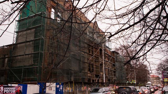 Вокруг Кройц-аптеки появились строительные леса: как будет выглядеть здание после реконструкции