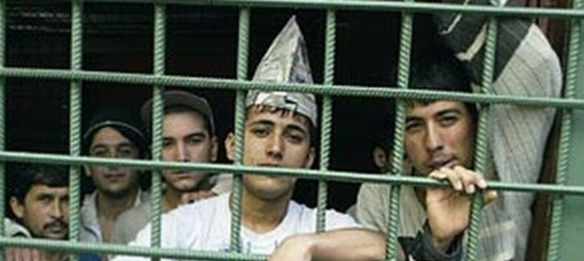 Таджики в российских тюрьмах. Таджик в банке. СПИД мигрант. На сколько сажают за терроризм