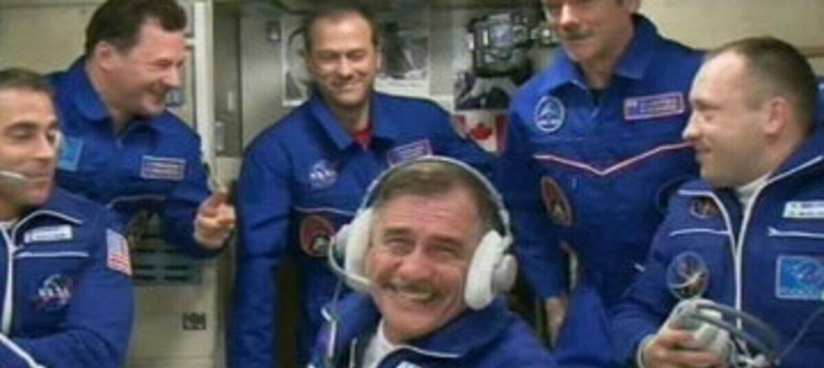 Космонавты были в полете 290 часов. Космонавты России Виноградов. Встреча калининградских школьников с МКС. Часы полет у Космонавта.