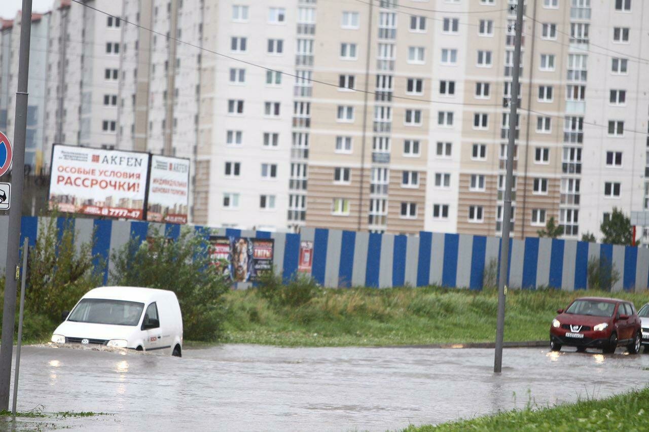 Водопад на лестнице и застрявшие авто: Калининградскую область накрыл  сильнейший ливень (обновляется) - Новости Калининграда