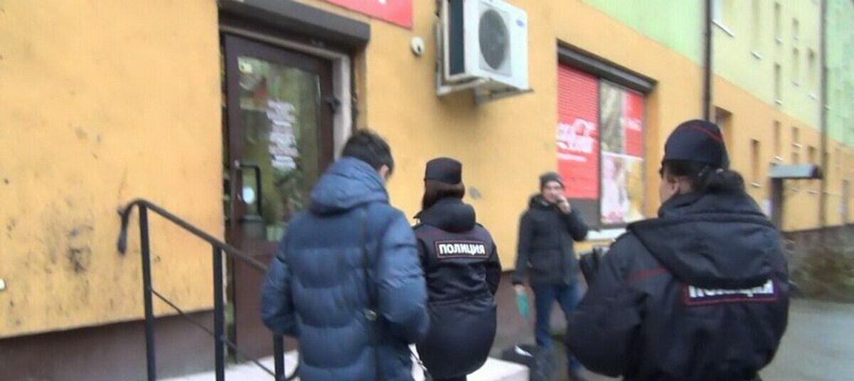 Девочку поставили на учет. Конфискованные автомобили полиции. Номера гибдд. Девочку поставили на учет. Девочку поставили на учет.