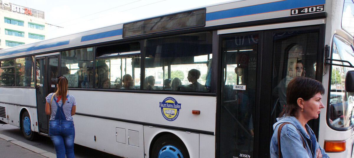 15 минут автобус. 15 минут автобус. 15 минут автобус. 15 минут войны. 15 минут автобус.