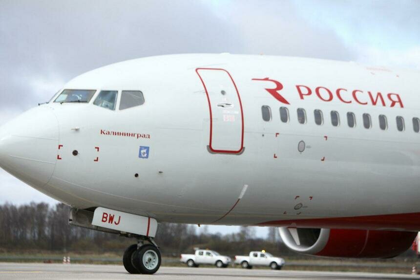 борт ssj 100 red wings. самолет аэропорт калининград. пермь калининград самолет. самолеты в калининград над балтийским морем. Crj 200 uvt aero.