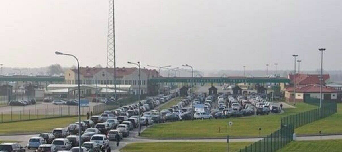 затор на таможне. сколько машин на границе. российско-казахстанская граница. сколько машин на границе. сколько машин на границе.