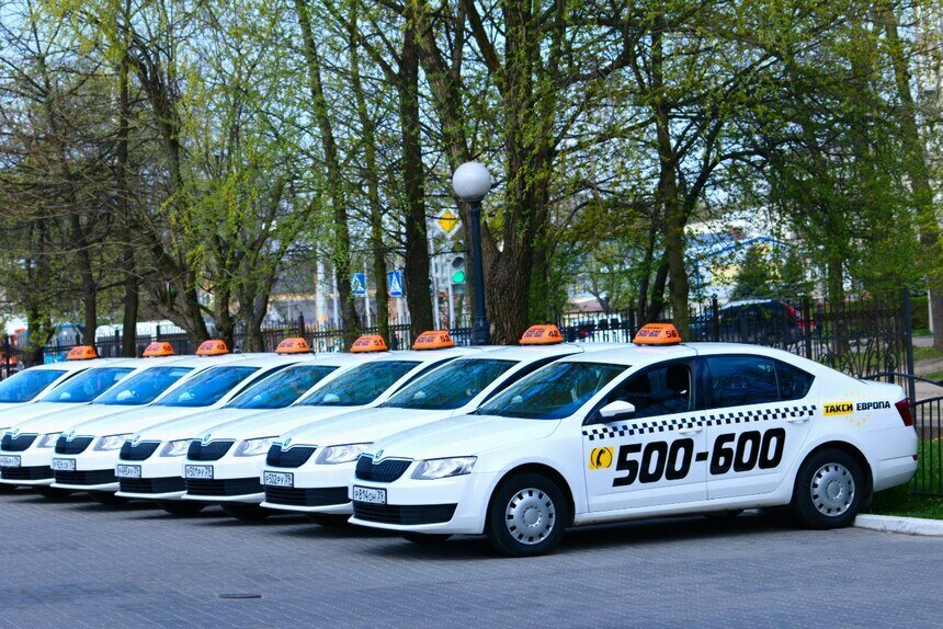 Из пяти тысяч лицензированных такси только одна тысяча принадлежит официальным таксопаркам - Новости Калининграда
