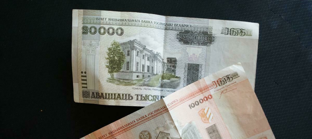 4000 бел руб. 5 белорусских рублей 2009 года. 1000 и 2000 рублей. купюра 100 белорусских рублей. 100000 белорусской купюрой.