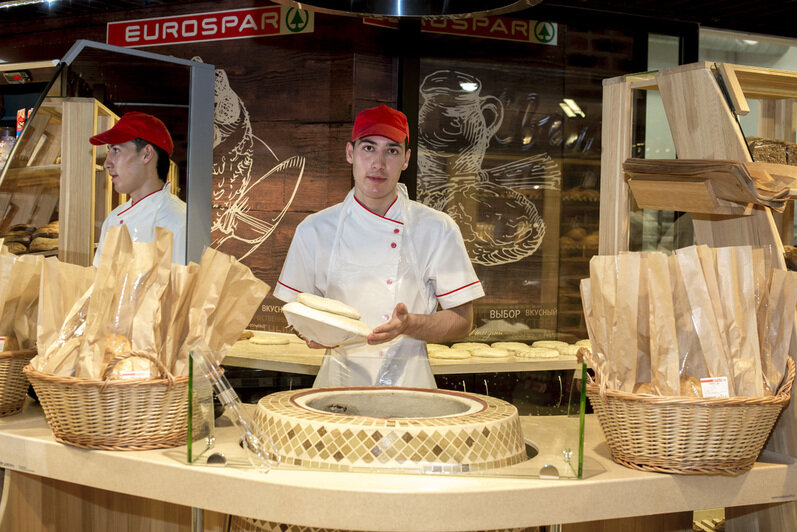 Бесплатные сладости, щедрые подарки и шоу мыльных пузырей: новый EUROSPAR открылся на Сельме - Новости Калининграда