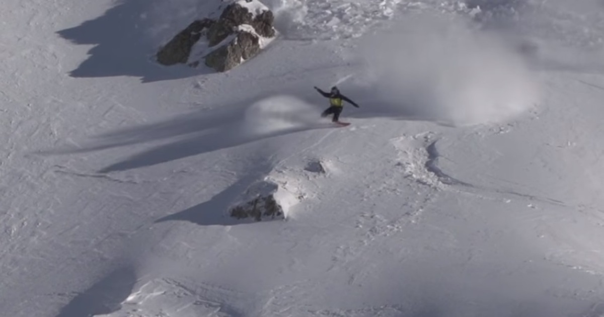 Ушел от лавины. Ушел от лавины. Ушел от лавины. Лыжники в лавине. Ушел от лавины.