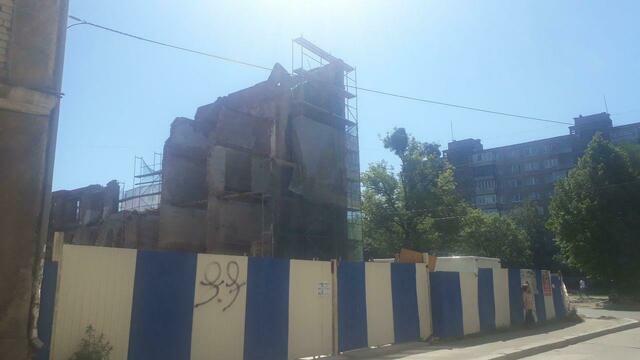 В Службе госохраны памятников прокомментировали обрушение части фасада Кройц-аптеки