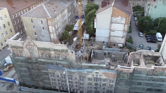Как выглядит Кройц-аптека с высоты после обрушения части фасада (видео)
