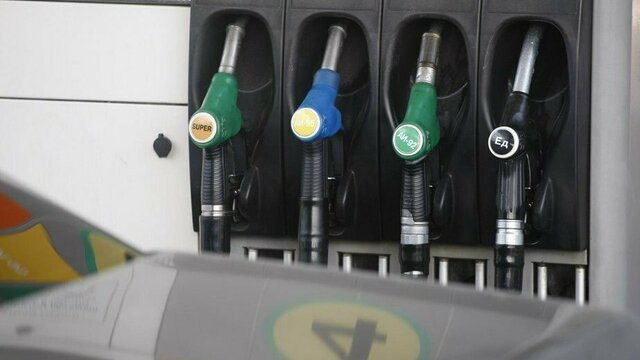 Росстат сообщил о замедлении роста цен на бензин в июне