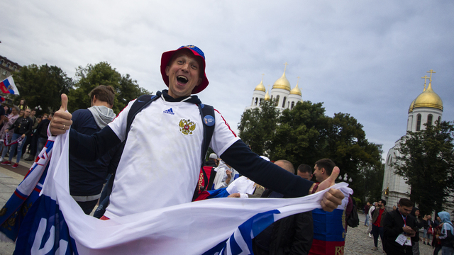 Губернатор — в спортбаре, мэр — в кабинете: где калининградцы будут смотреть матч Россия — Хорватия