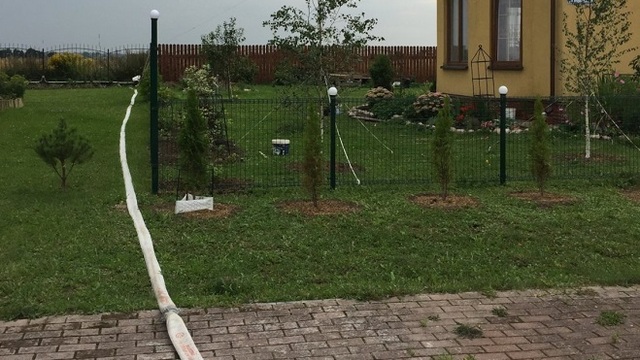 Под Зеленоградском коммунальщики сливали канализационные стоки на землю в посёлке