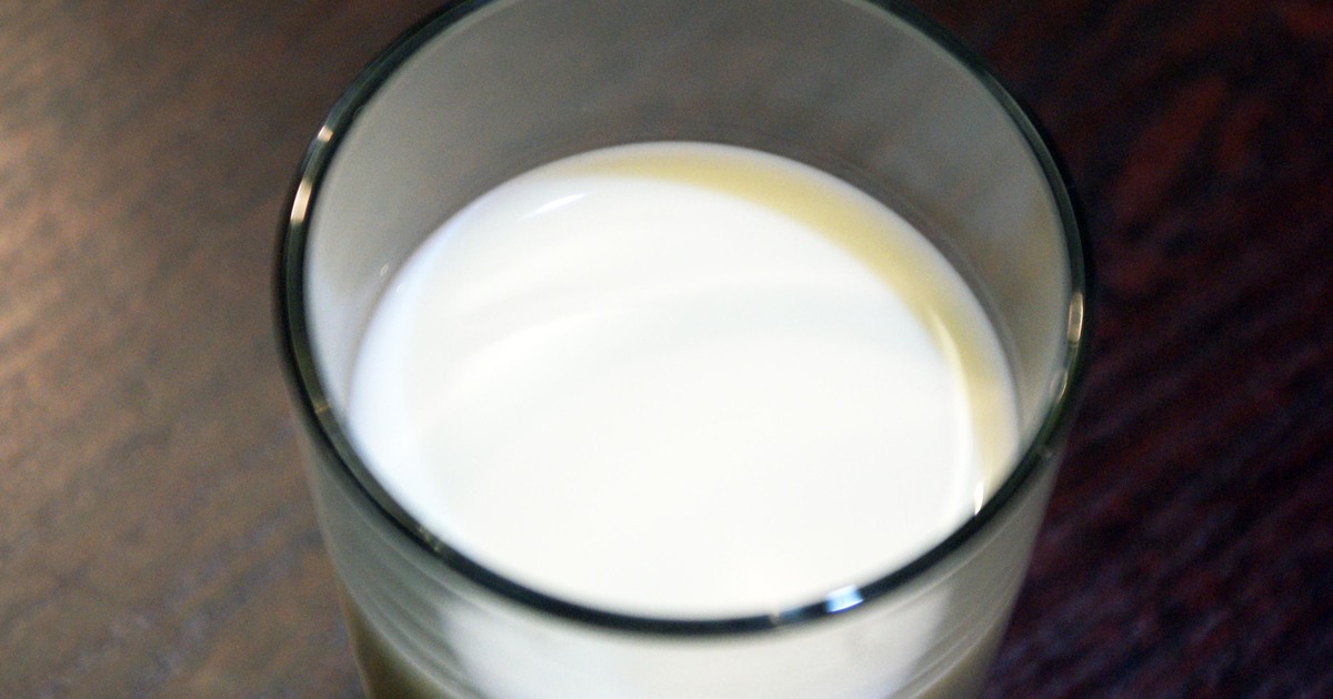 Молоко после 25 лет. Молоко высокие температуры. Как называется плёнка на молоке.