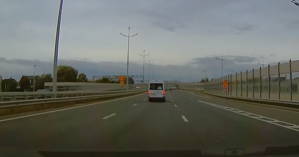 "Водитель, ты судак": маршрутка едет по Окружной со скоростью 100 км/ч ...