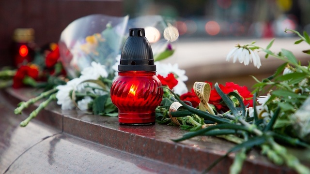 Калининградцы почтили память погибших в Керчи (фоторепортаж)