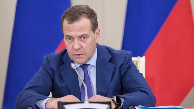 Медведев: В Калининграде каждый раз специально сажусь за руль