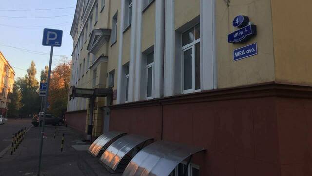 Эксперт: В Калининграде у драмтеатра незаконно эвакуировали несколько машин