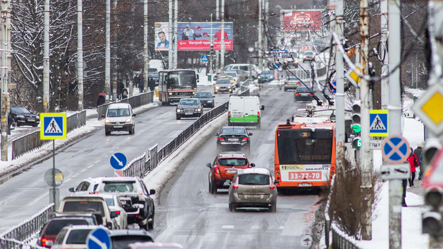 В России отменили обязательную установку на автомобилях знака “Шипы”