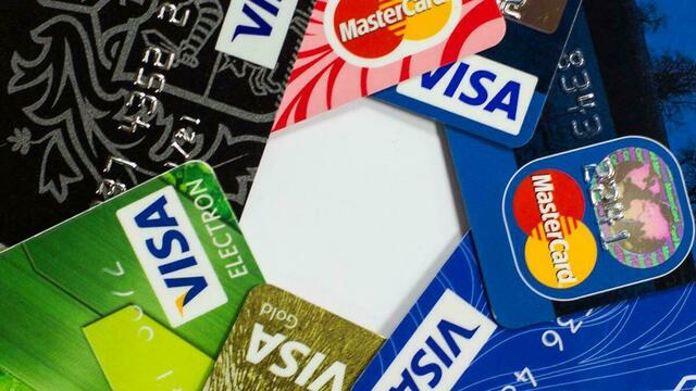 Сбербанк запретил перевод денег на кредитные карты по номеру телефона