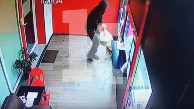 Источник: в Калининграде пенсионер помог задержать грабителя, который напал на ломбард (видео, обновлено)