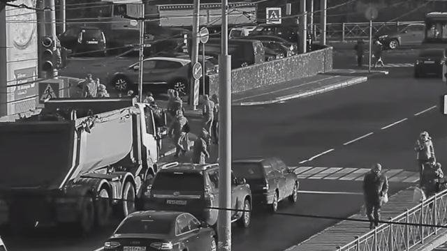 Видео ДТП с пенсионеркой и грузовиком на Южном вокзале попало на камеры 