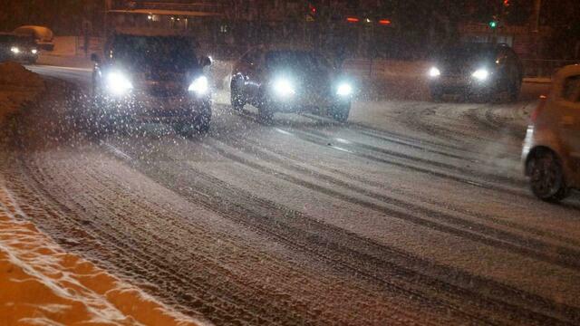 Дятлова: Дорожники выходят на уборку снега через четыре часа после окончания осадков