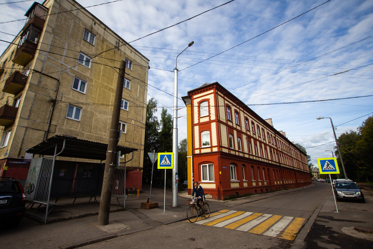 В зарослях плюща и в форме утюга: пять необычных домов Калининграда -  Новости Калининграда