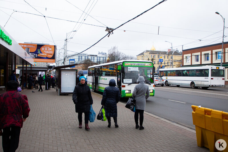 Люди бегают за автобусами: в Калининграде произошла путаница из-за новых остановок междугородного транспорта - Новости Калининграда | Александр Подгорчук / &quot;Клопс&quot;