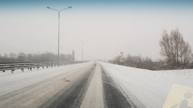 Во вторник на расчистку дорог Калининградской области выехало вдвое больше техники