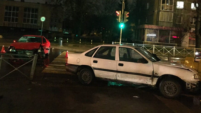 В Калининграде ищут свидетелей ДТП на перекрёстке Пролетарской и Соммера (фото)