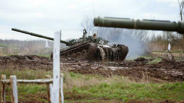 На Балтфлот поступило более 30 танков Т-72Б с лазерной системой наведения на цель
