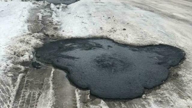 В Калининграде ямочный ремонт дорог начали проводить на заснеженных улицах 