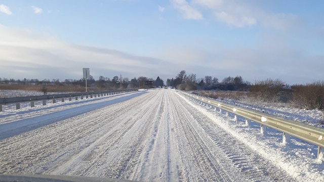 Очевидцы: часть дорог Калининградской области не почистили от снега и льда (фото, видео)