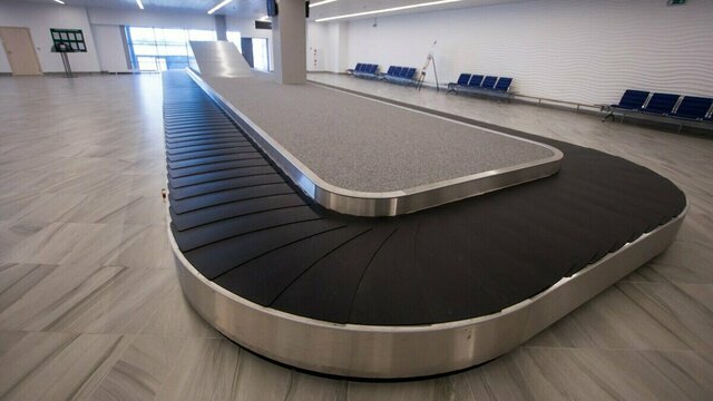 В аэропорту “Храброво” внедрили технологию для ускорения выгрузки багажа